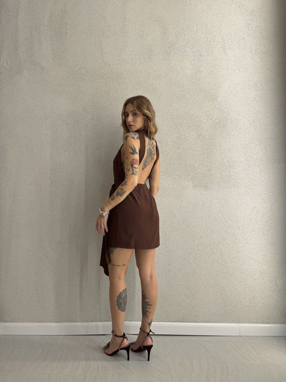 VESTIDO LETÍCIA FRENTE ÚNICA MARROM