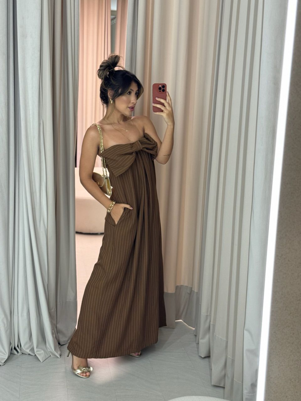 VESTIDO LAÇO RISCA DE GIZ MARROM - 0051670054 - CAROLLA FERRARO