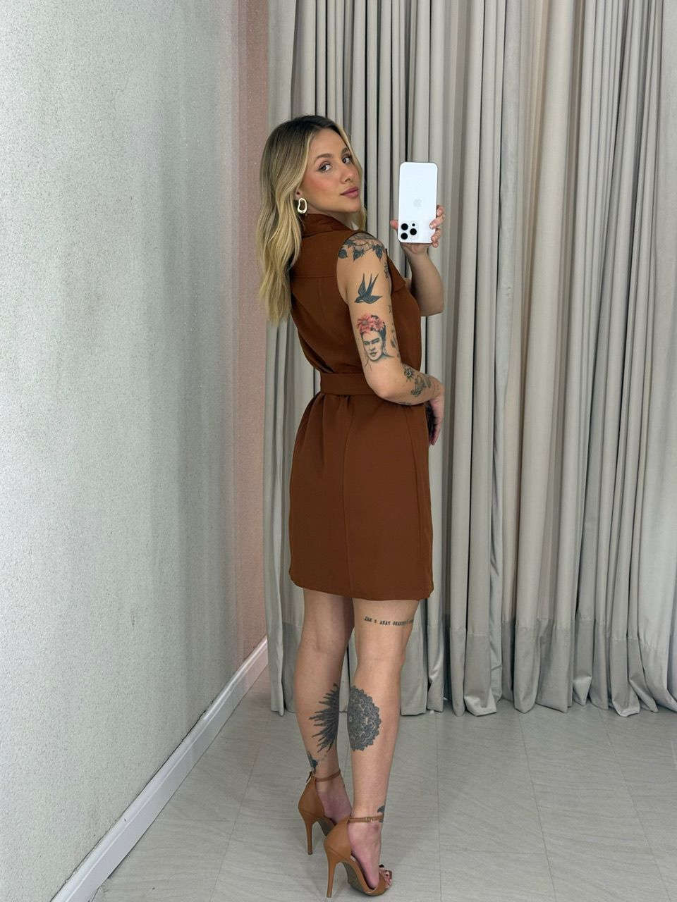 VESTIDO SARAH BOTÕES CARAMELO