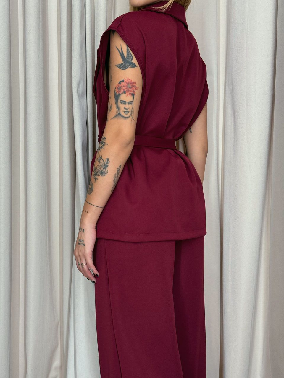 CONJUNTO ÍSIS COLETE CHERRY RED