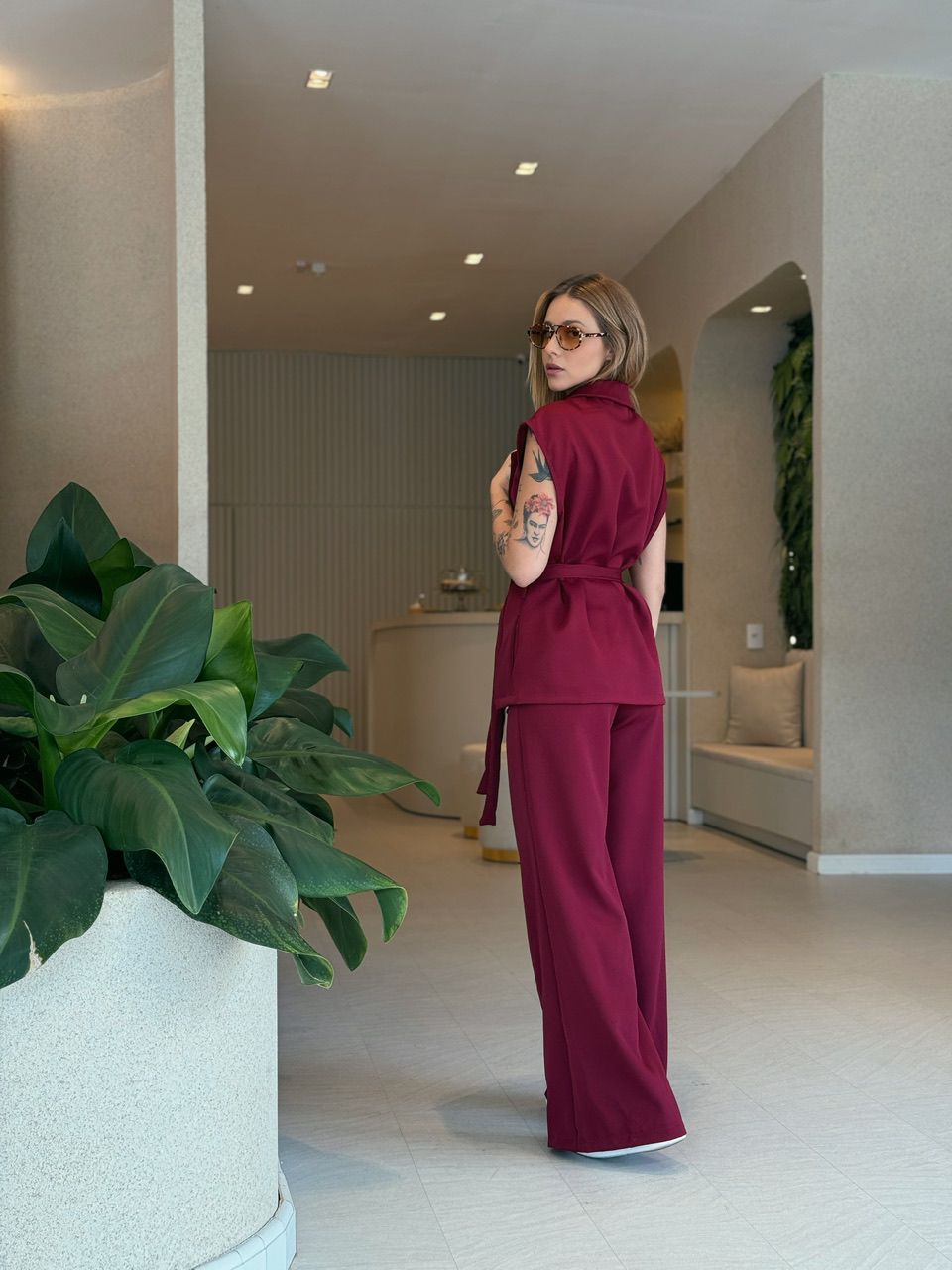 CONJUNTO ÍSIS COLETE CHERRY RED