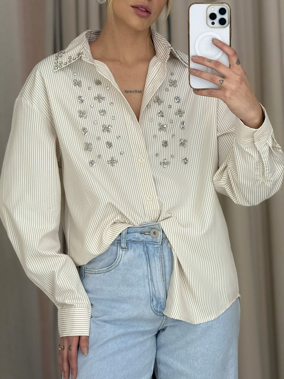CAMISA JOICE BORDADA NUDE