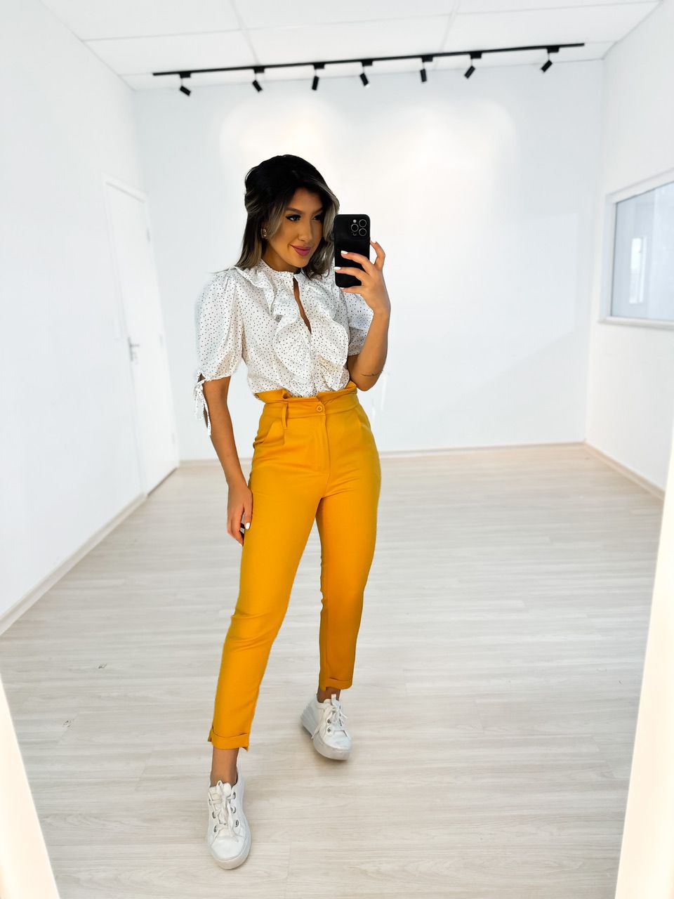 CALÇA JULIANA COM CINTO MOSTARDA