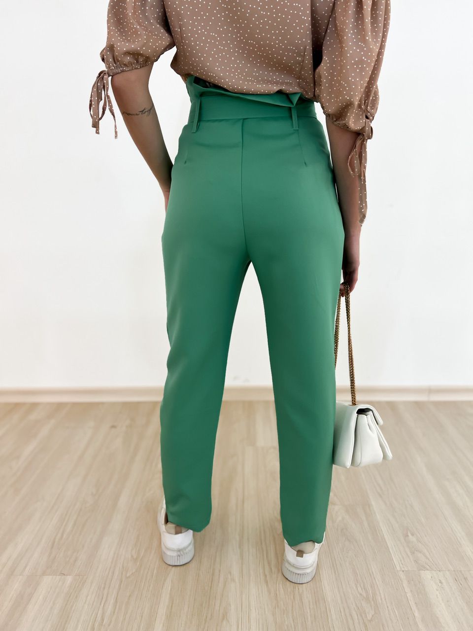CALÇA JULIANA COM CINTO VERDE