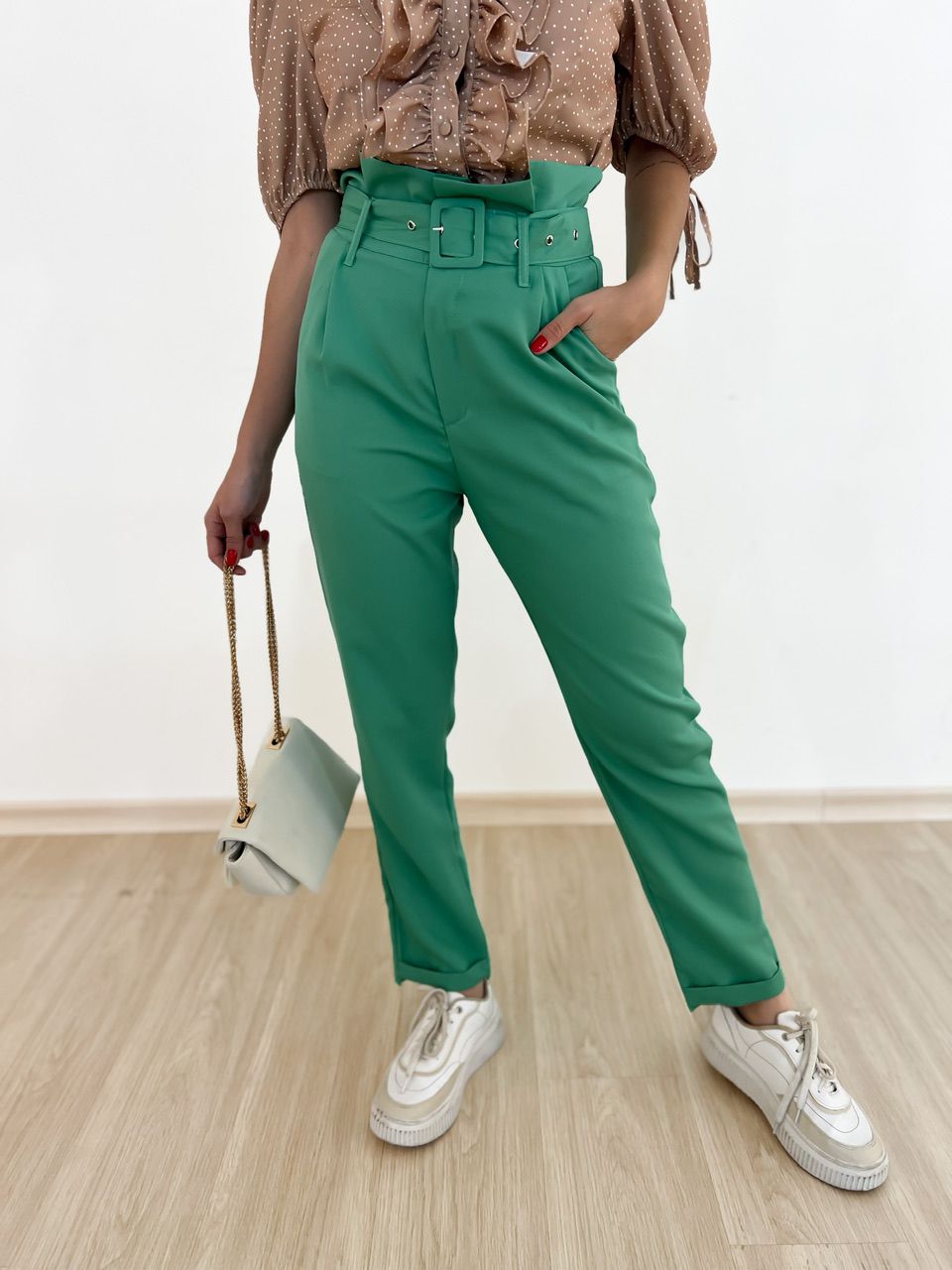 CALÇA JULIANA COM CINTO VERDE