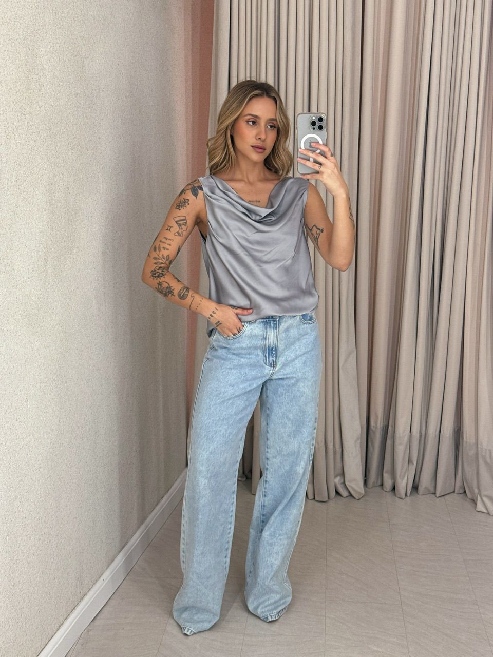BLUSA VALQUÍRIA ACETINADA CINZA