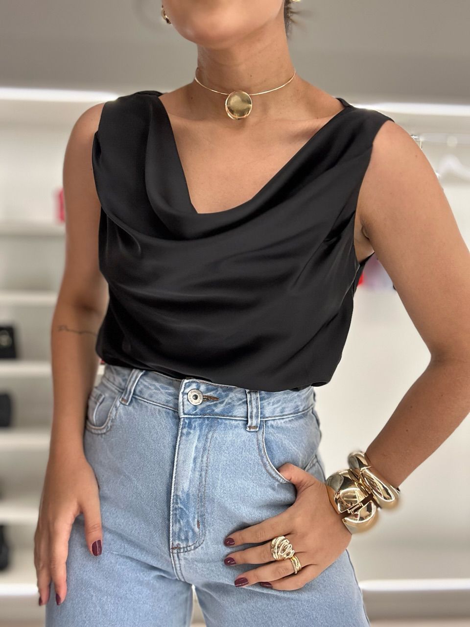 BLUSA VALQUÍRIA ACETINADA PRETA - 0057950033 - CAROLLA FERRARO