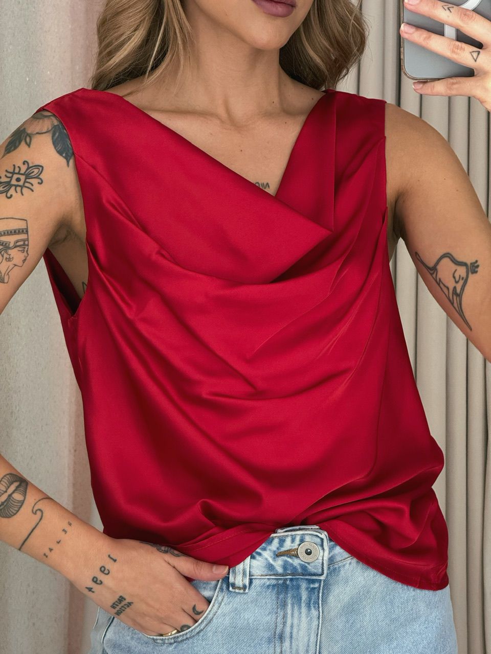 BLUSA VALQUÍRIA ACETINADA VERMELHA
