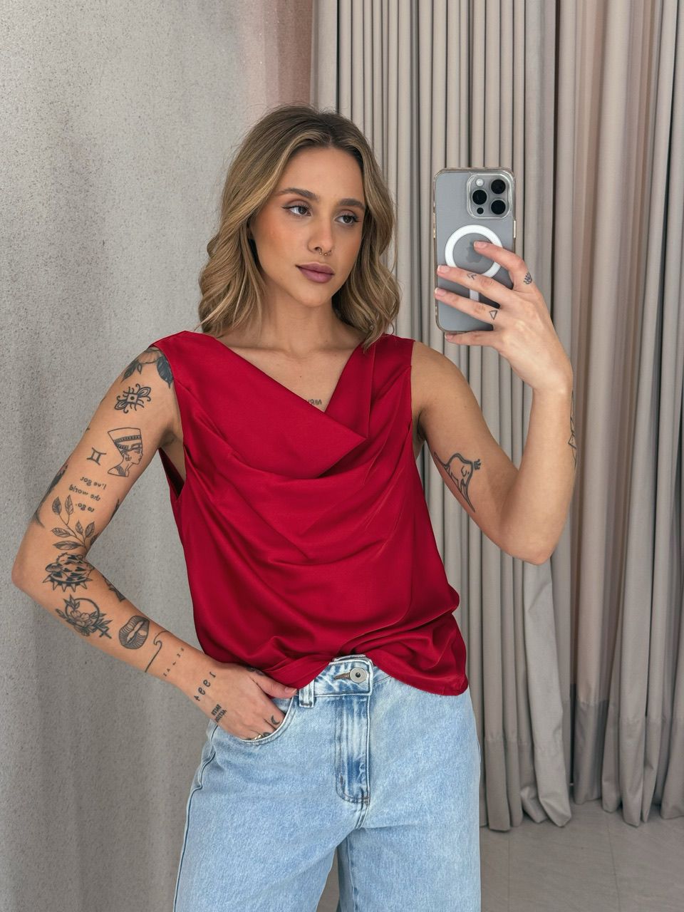 BLUSA VALQUÍRIA ACETINADA VERMELHA