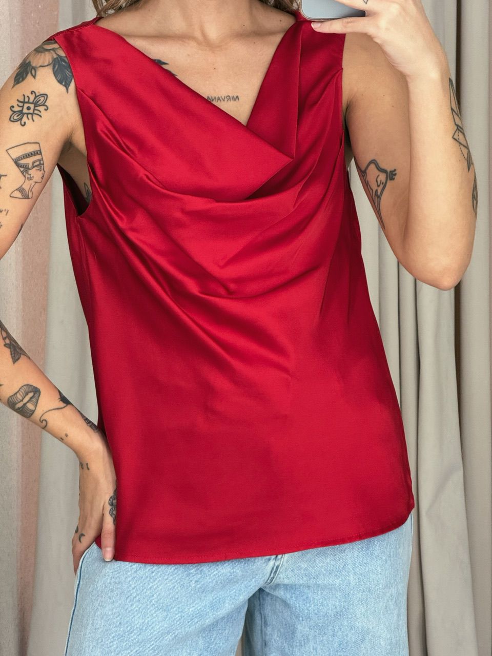 BLUSA VALQUÍRIA ACETINADA VERMELHA
