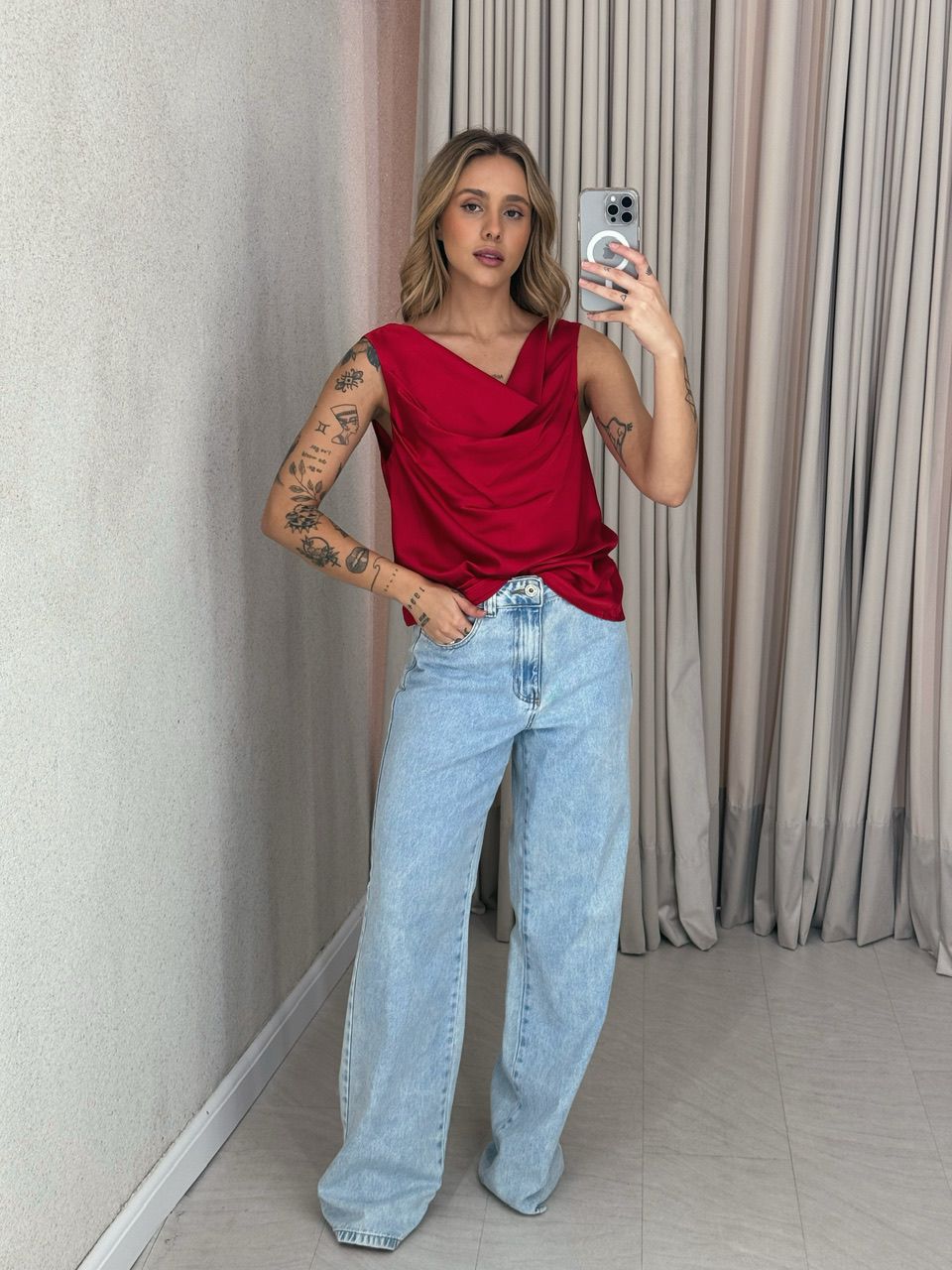BLUSA VALQUÍRIA ACETINADA VERMELHA