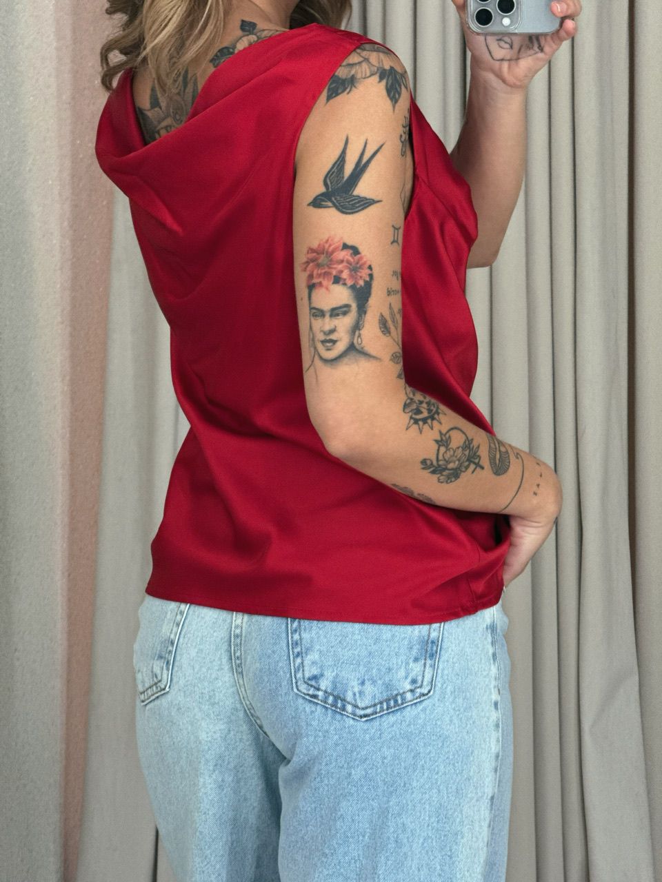 BLUSA VALQUÍRIA ACETINADA VERMELHA