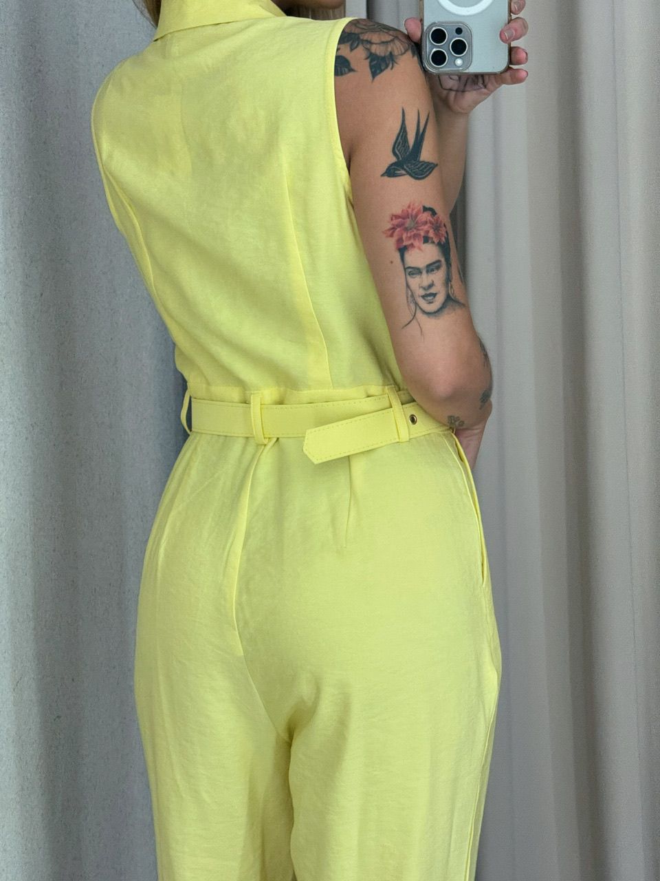 MACACÃO NATASHA CINTO AMARELO