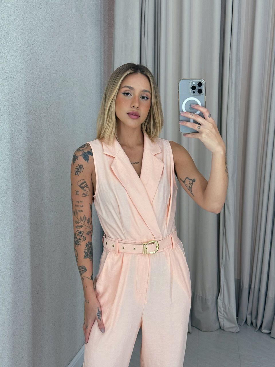 MACACÃO NATASHA CINTO ROSA CLARO