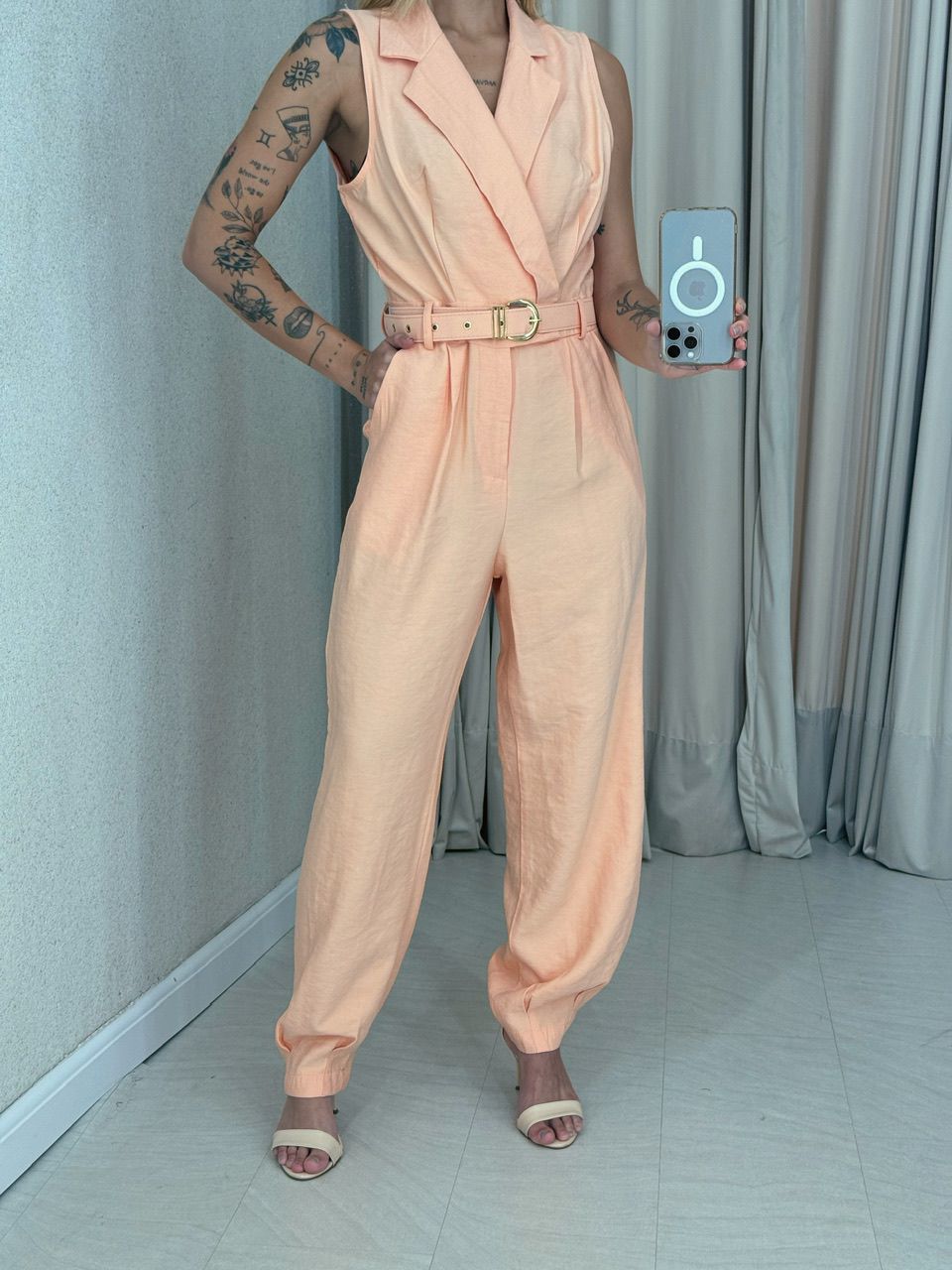 MACACÃO NATASHA CINTO ROSA CLARO