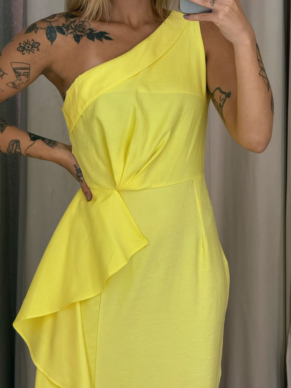 VESTIDO SILVANA NULA MANGA AMARELO