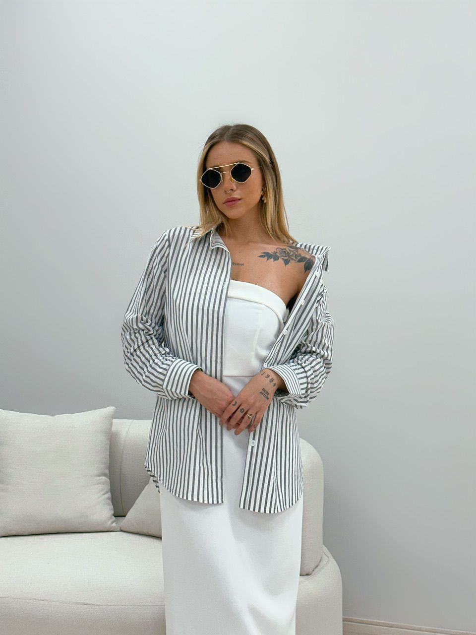 CAMISA DIANA LISTRADA CINZA - 0048170091 - CAROLLA FERRARO