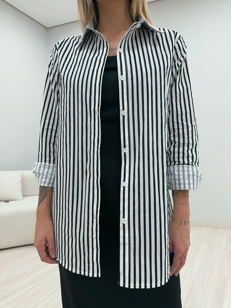 CAMISA DIANA LISTRADA PRETA