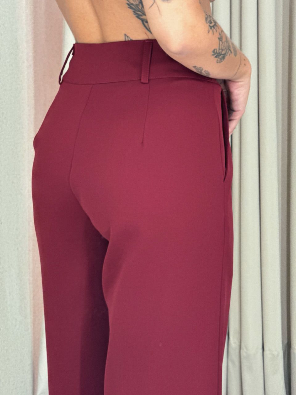 CALÇA MARIA EDUARDA PANTALONA VINHO