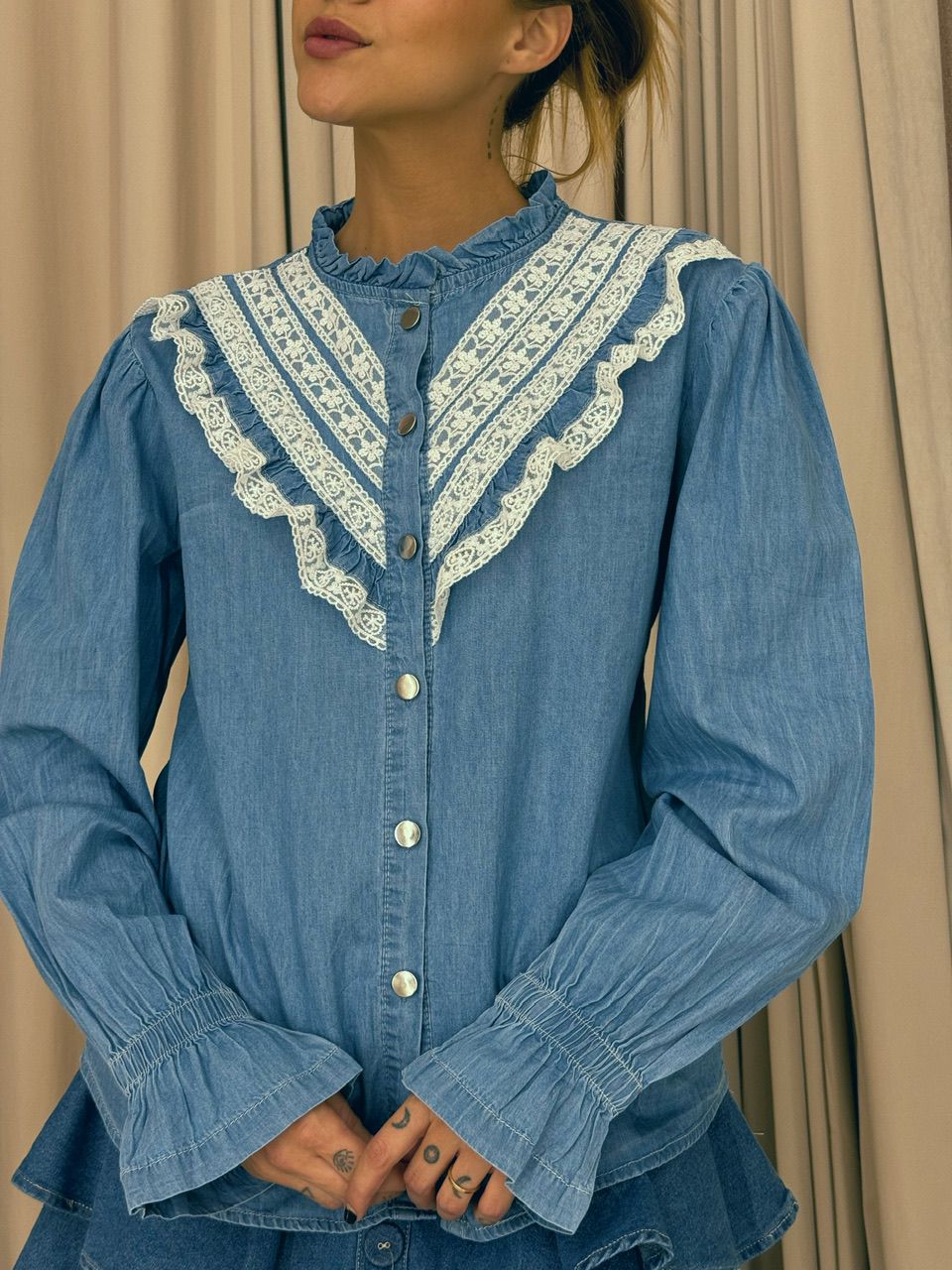 CAMISA RENDA JEANS ESCURA