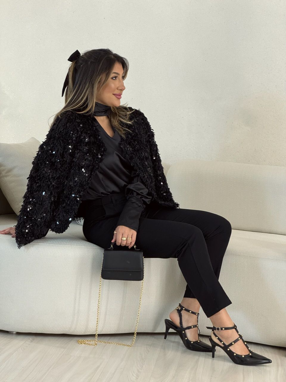 CASACO PELINHO PAETÊ PRETO - 0052720032 - CAROLLA FERRARO
