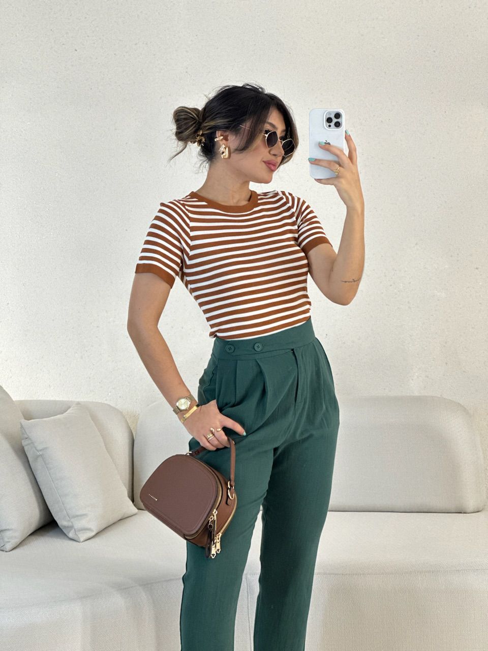 T-SHIRT TRICOT LISTRADA OFF/CARAMELO