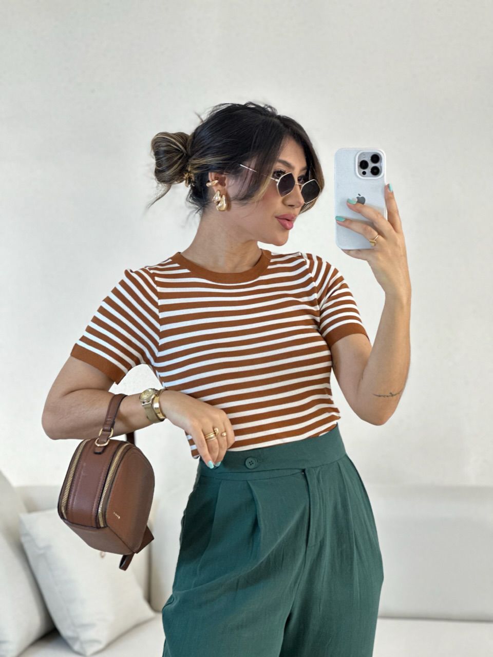 T-SHIRT TRICOT LISTRADA OFF/CARAMELO