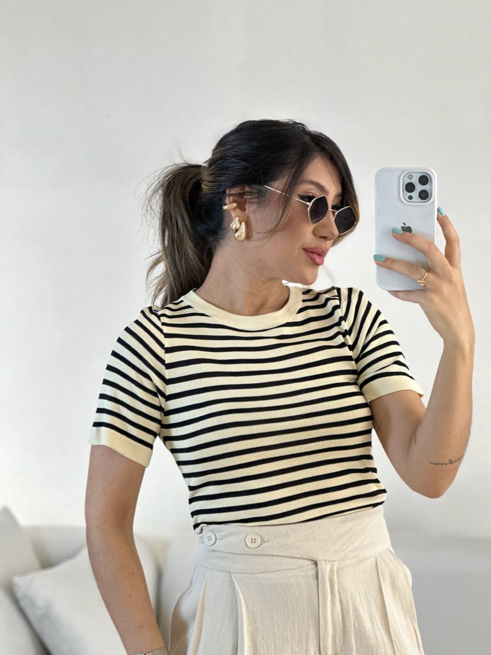 T-SHIRT TRICOT LISTRADA MARFIM/PRETO