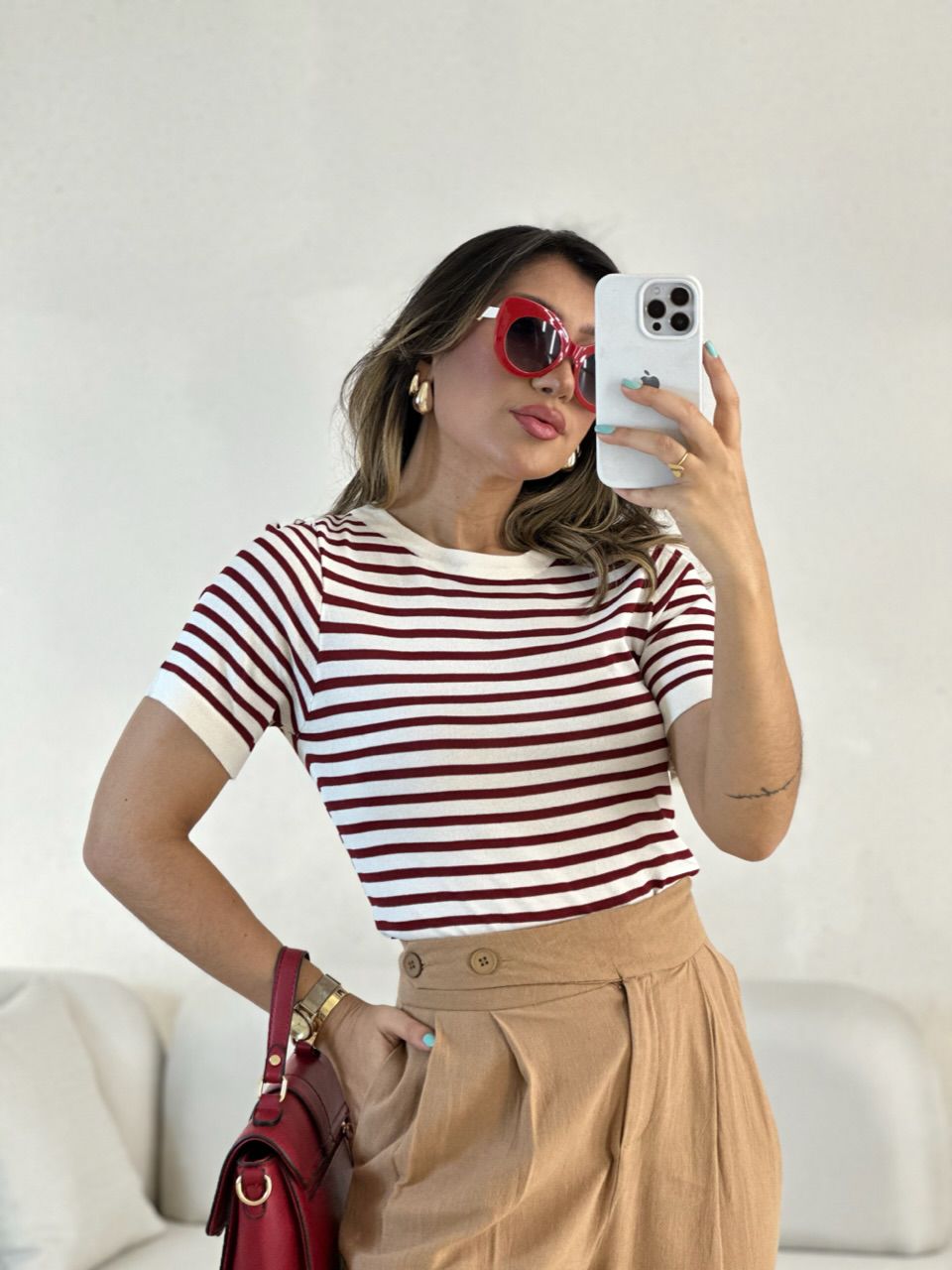 T-SHIRT TRICOT LISTRADA OFF/VINHO