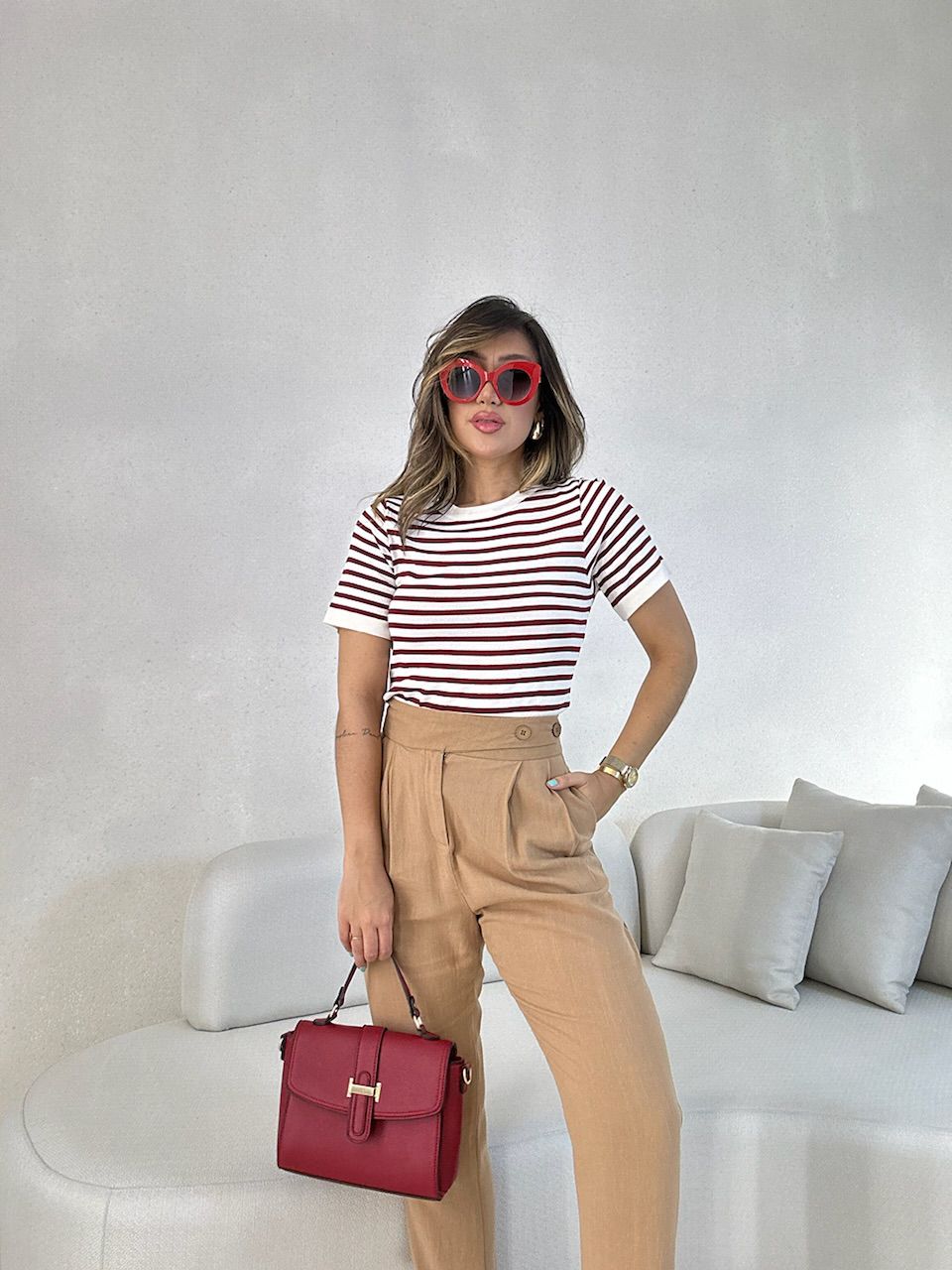 T-SHIRT TRICOT LISTRADA OFF/VINHO
