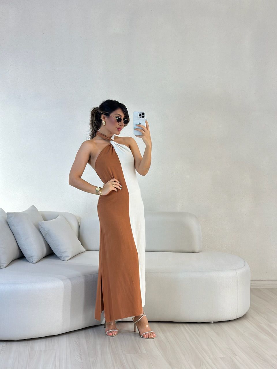 VESTIDO ANA BICOLOR FRENTE UNICA Caramelo - 005593... - CAROLLA FERRARO