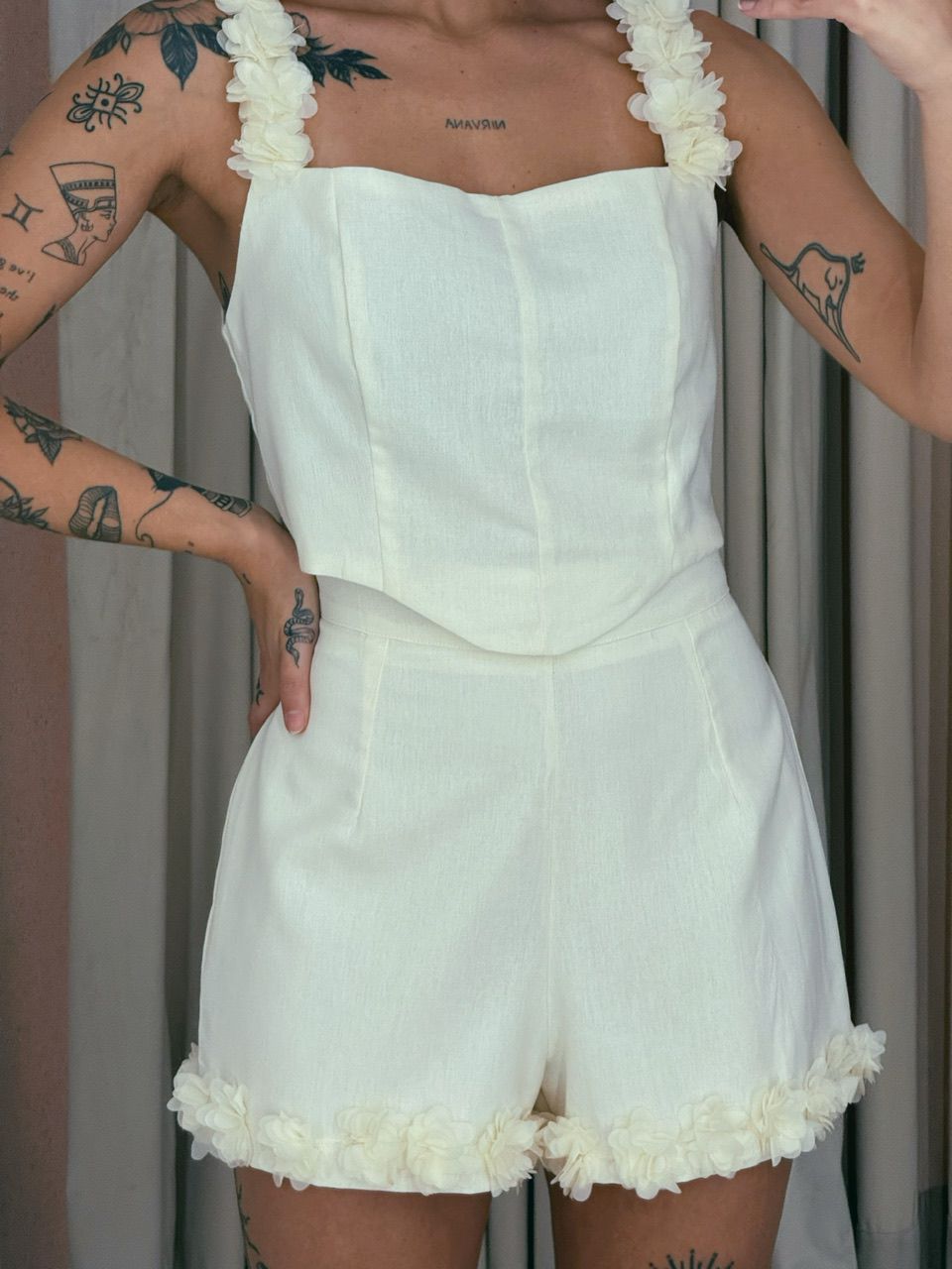 CONJUNTO BABI SHORT FLORES BARRA Marfim