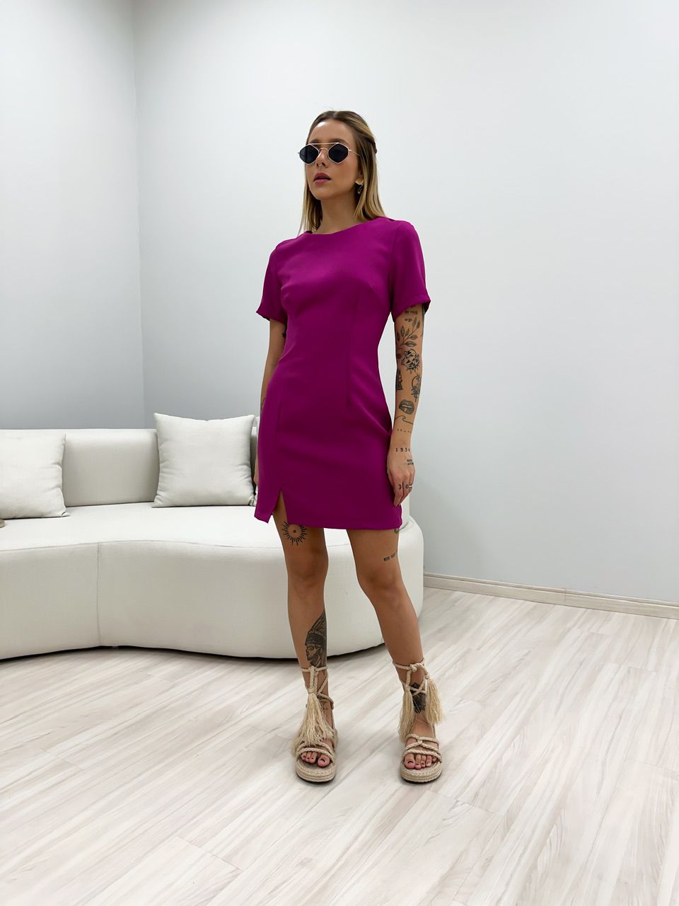 VESTIDO BÁSICO CURTO FUCSIA