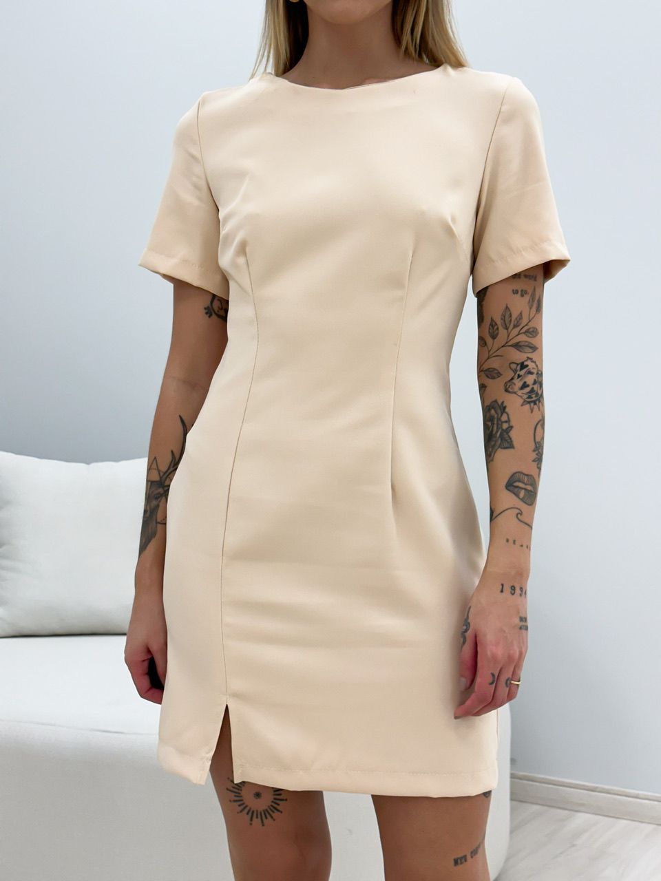 VESTIDO BÁSICO CURTO NUDE