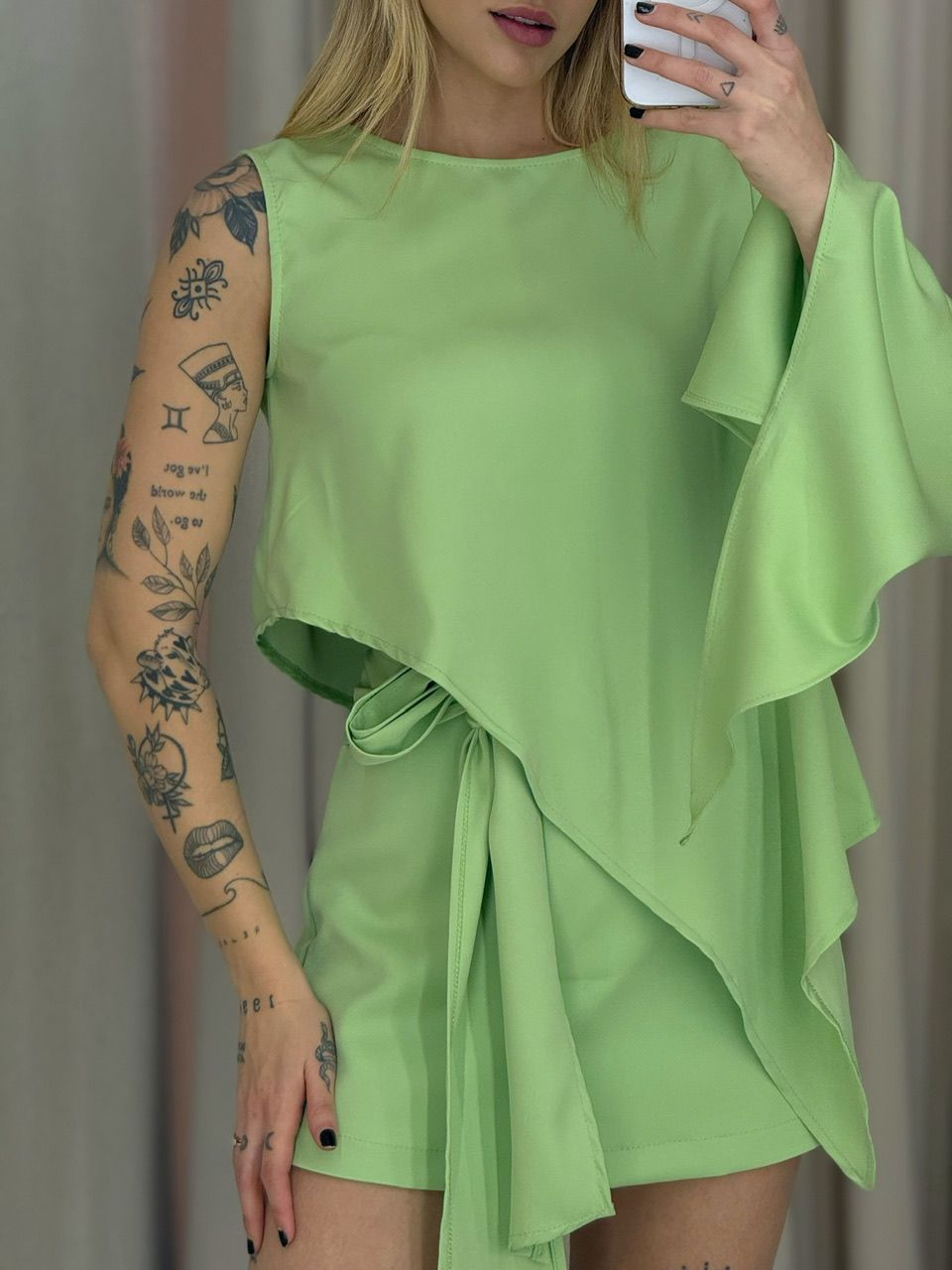 CONJUNTO MICHELE BLUSA ASSIMÉTRICA VERDE