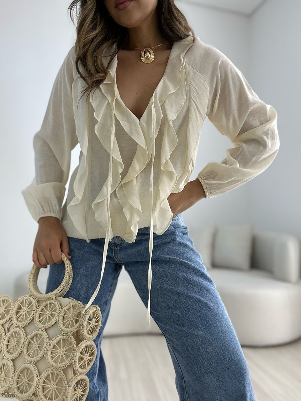 BLUSA JULIANA BABADO MARFIM - 0066700056 - CAROLLA FERRARO