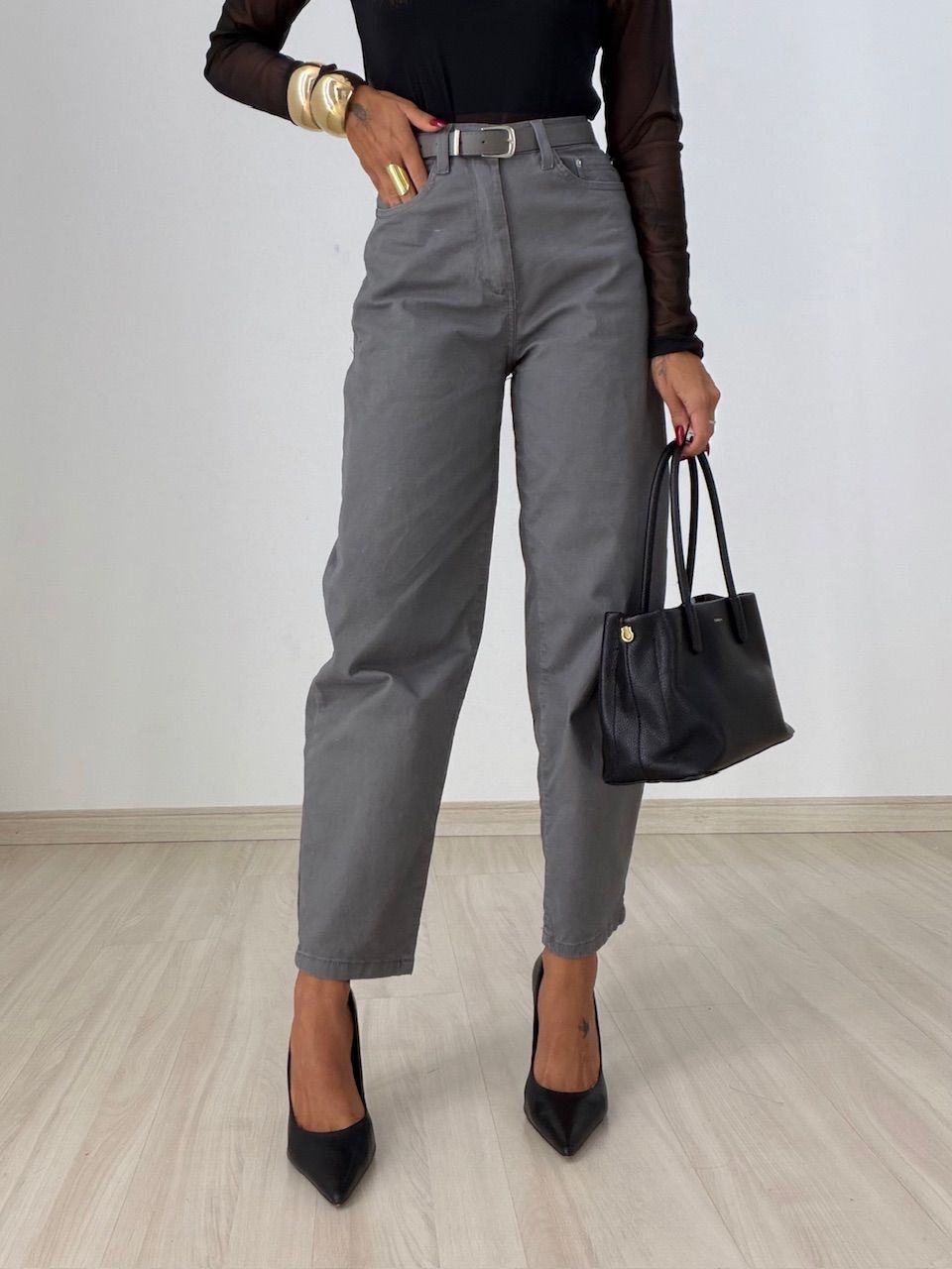 CALÇA AMANDA CINTO CINZA - 0077870091 - CAROLLA FERRARO