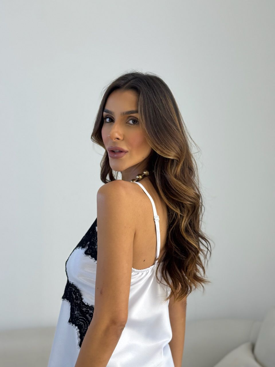 BLUSA ALANA ACETINADA OFF/PRETO