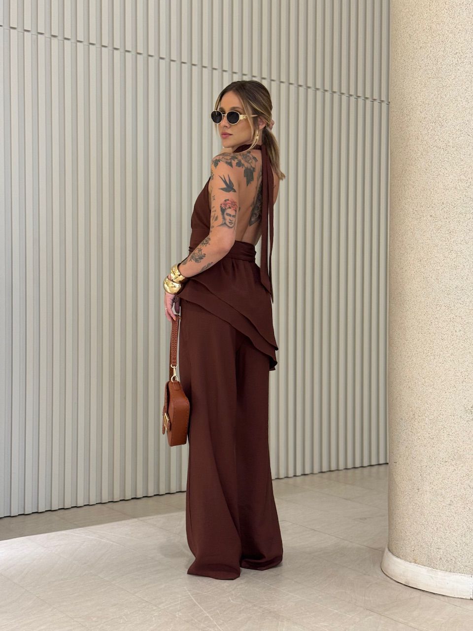 CONJUNTO ADELE BLUSA ASSIMÉTRICA MARROM