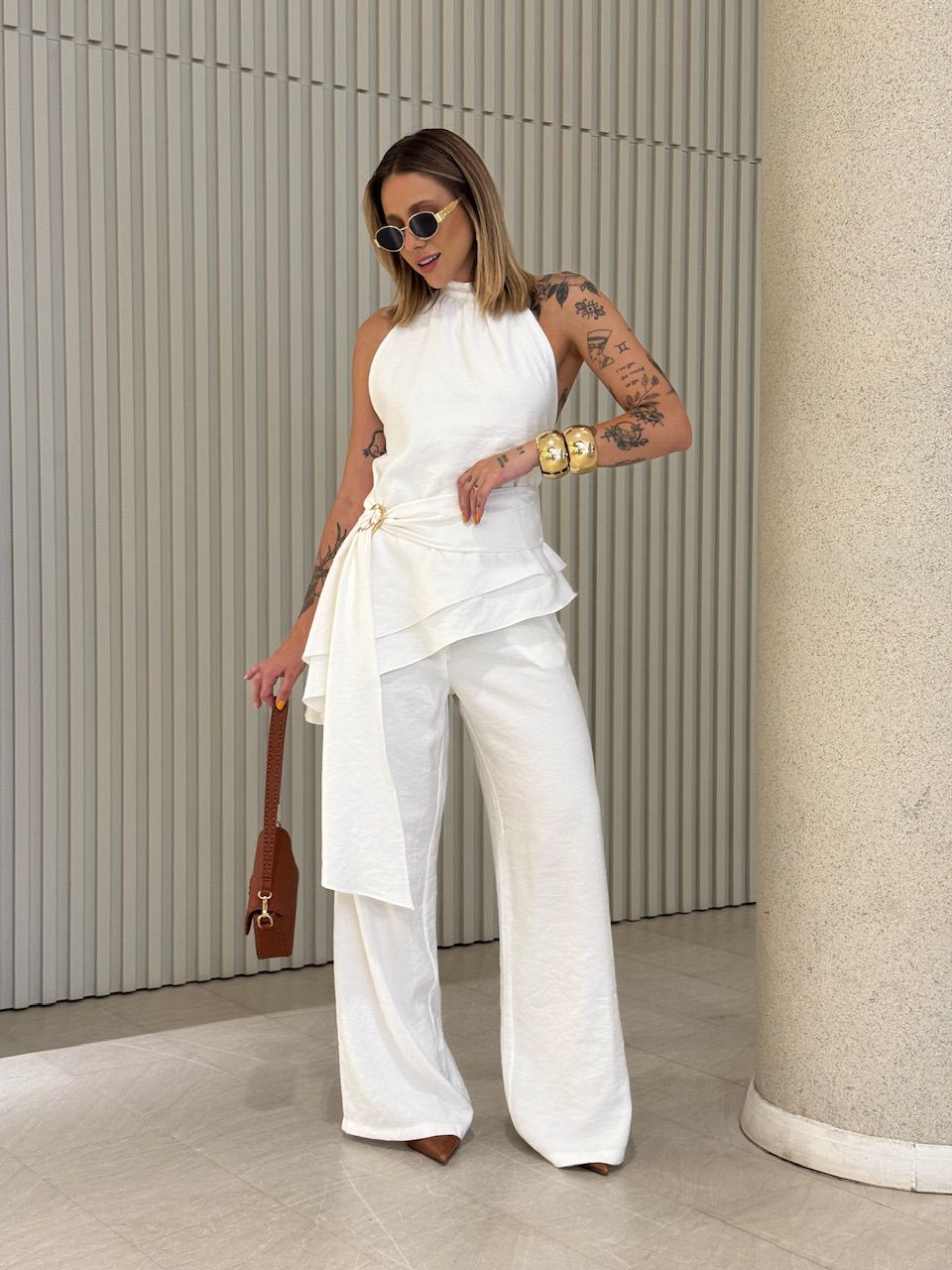 CONJUNTO ADELE BLUSA ASSIMÉTRICA OFF