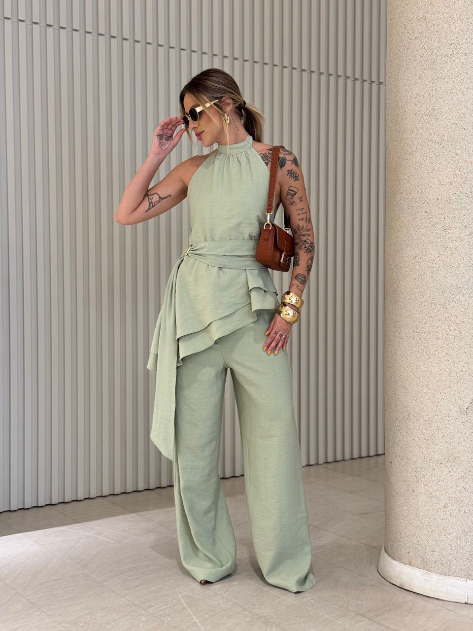 CONJUNTO ADELE BLUSA ASSIMÉTRICA VERDE