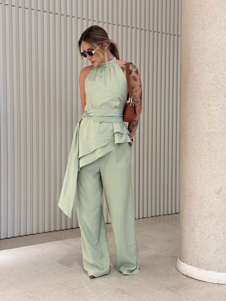 CONJUNTO ADELE BLUSA ASSIMÉTRICA VERDE