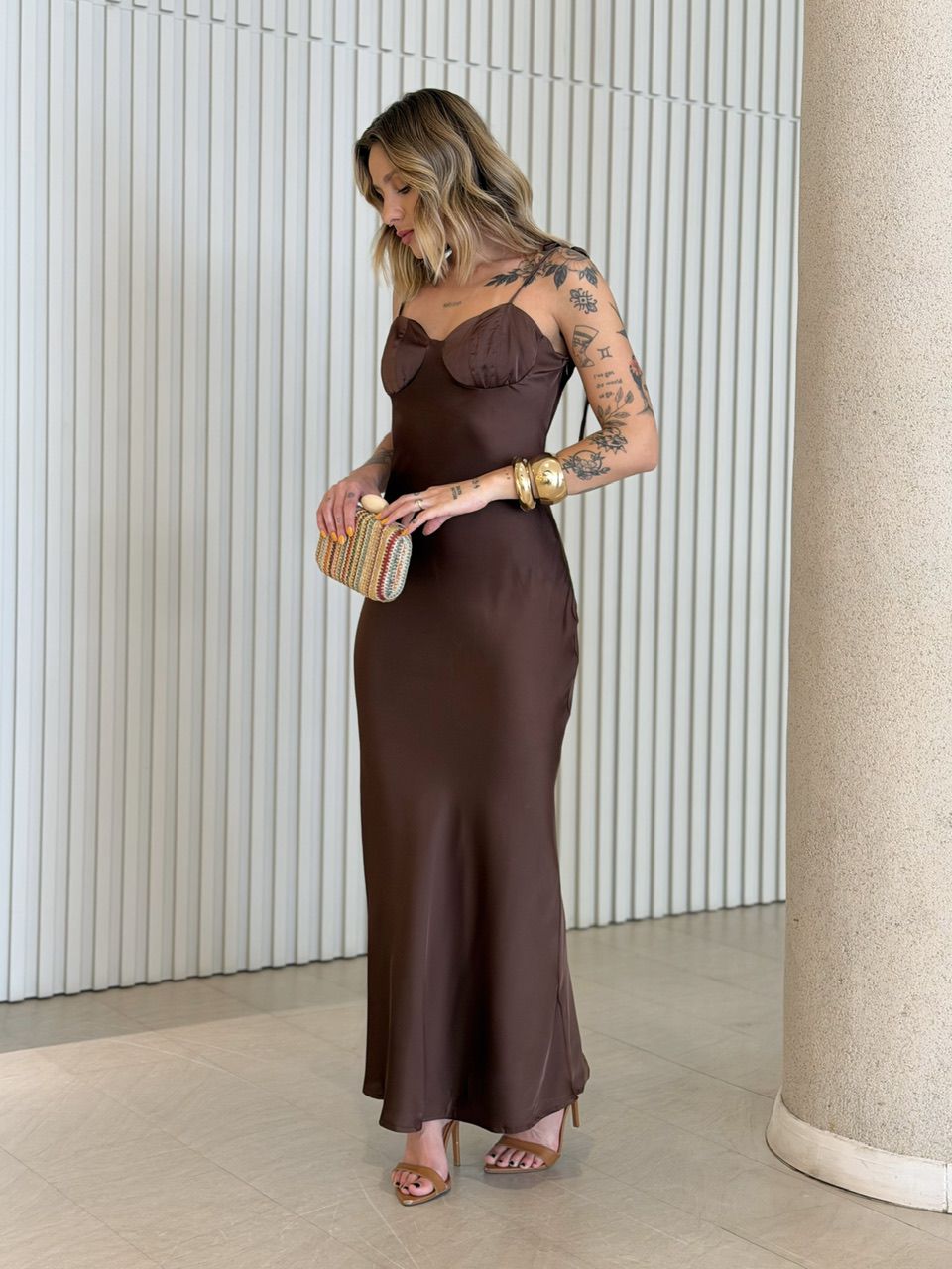 VESTIDO CRISTIANE ACETINADO MARROM