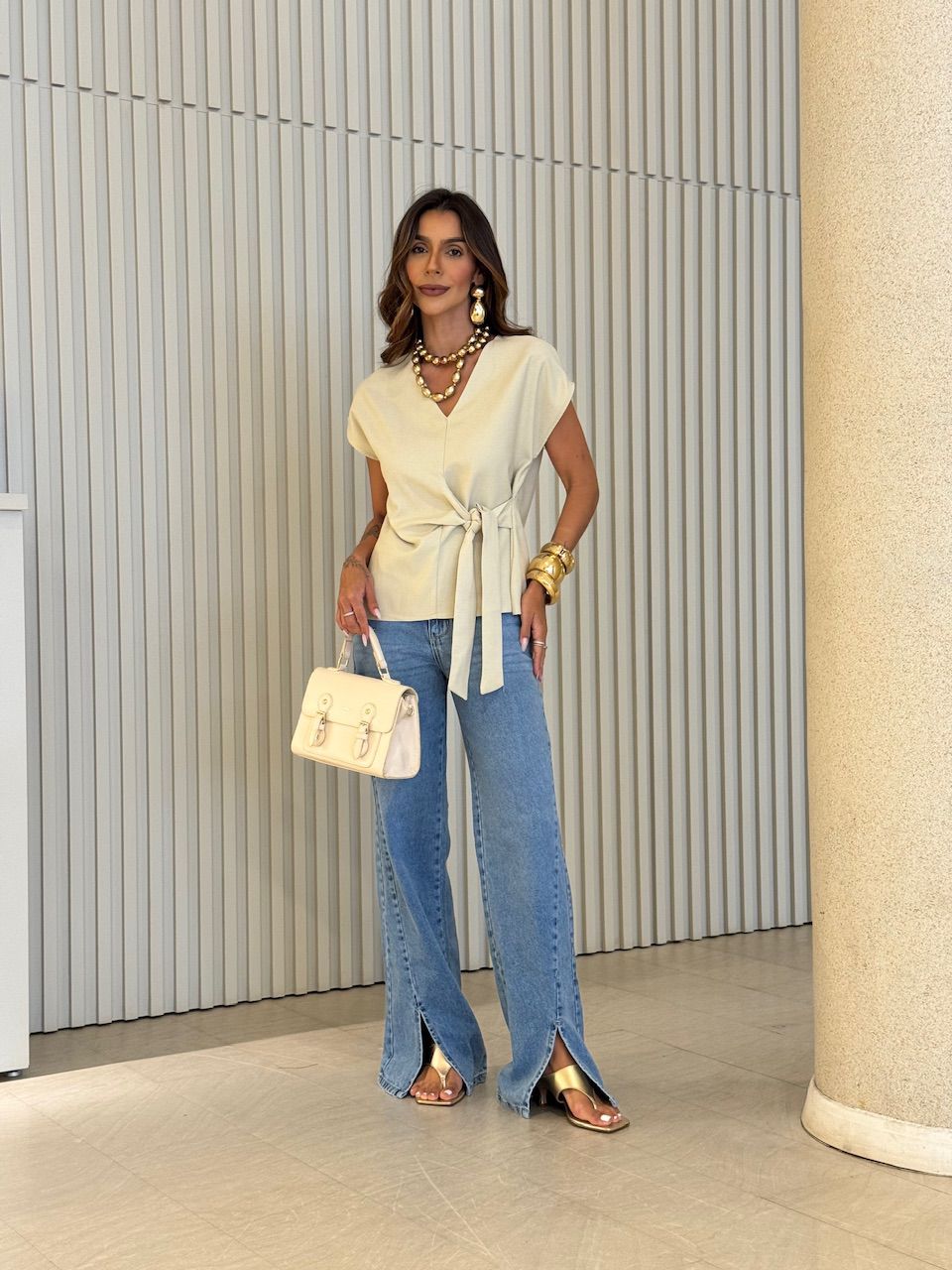 BLUSA RAÍSSA AMARRAÇÃO LATERAL AREIA