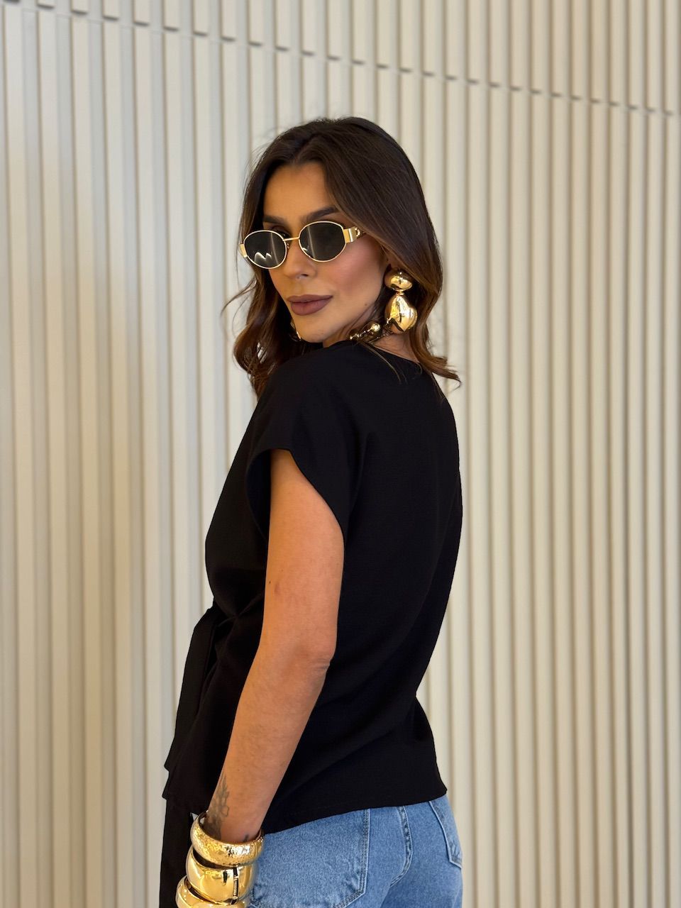 BLUSA RAÍSSA AMARRAÇÃO LATERAL PRETA