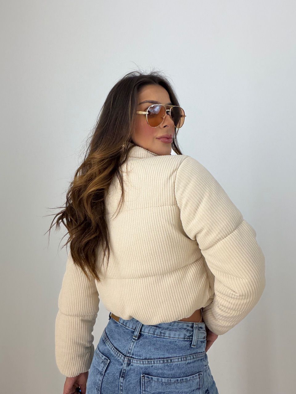 PUFFER LINETE CANELADA AREIA