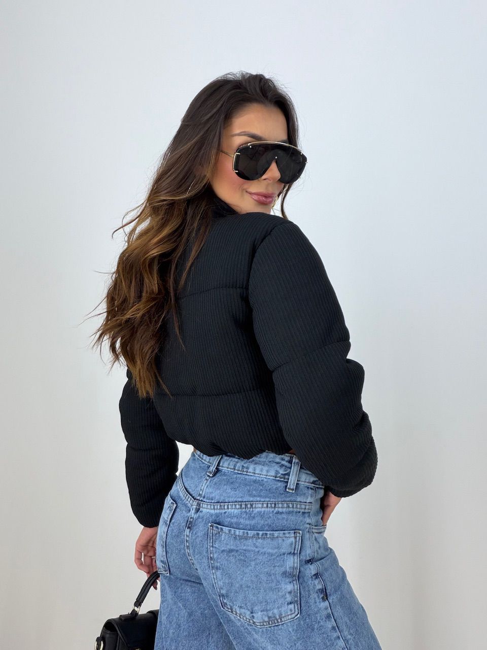 PUFFER LINETE CANELADA PRETO