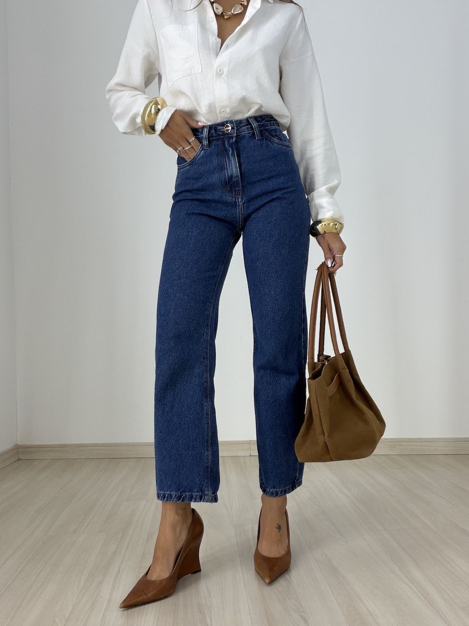 CALÇA RITA BOLSOS COTELÊ JEANS ESCURO - 0078680070... - CAROLLA FERRARO