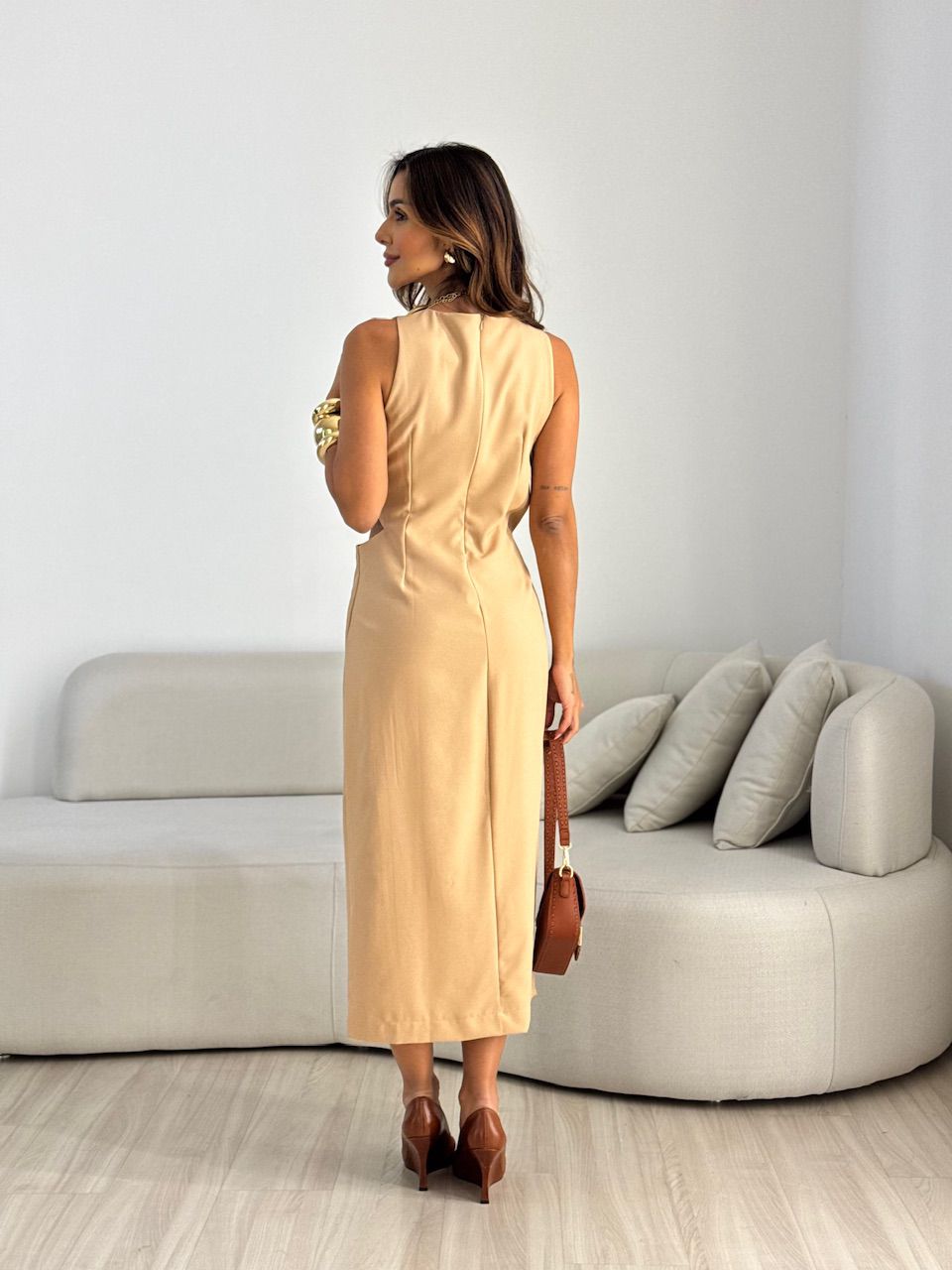 VESTIDO SANDRINHA FENDA NUDE