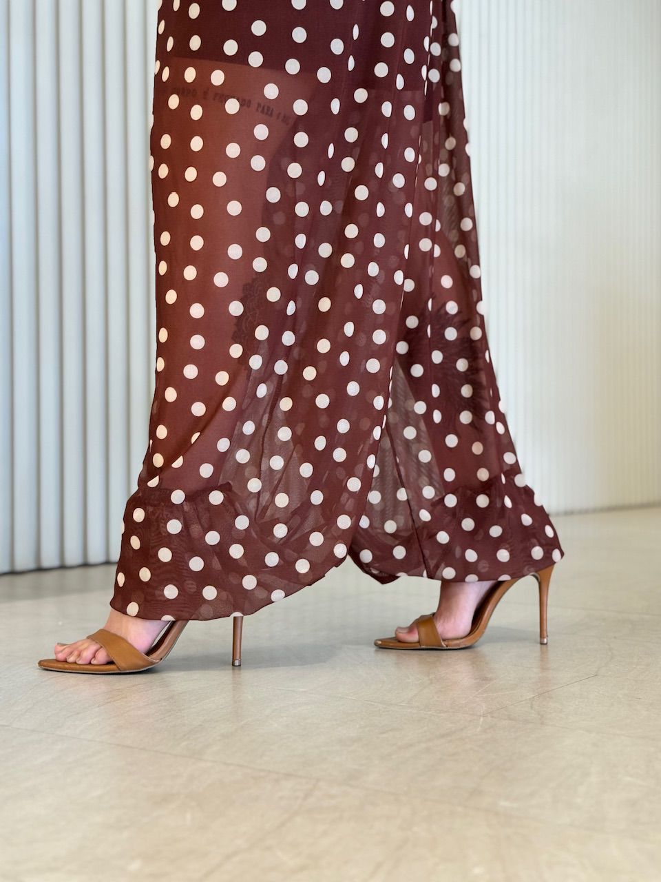 MACACÃO PENÉLOPE TULE POÁ MARROM